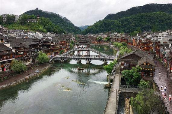 康輝旅遊網<必發(fā)>廣州往返，湖南漫遊張家界+國(guó)家森林公園·天子山·十裡(lǐ)畫廊·袁家界雙高5天