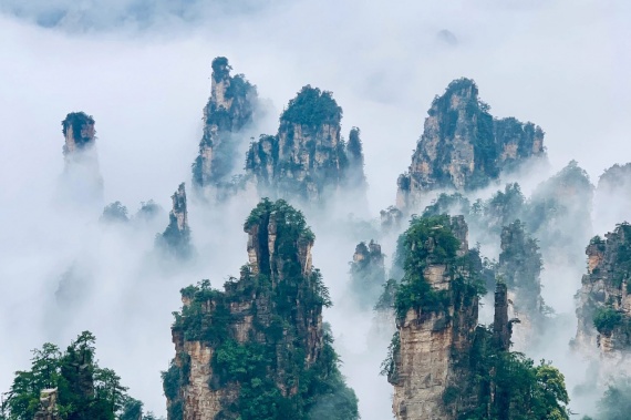 康輝旅遊網<國(guó)内遊   鄭州出發(fā)湖南長(cháng)沙雙高六日遊> 長(cháng)沙/韶山/張家界/袁家界/金鞭溪/張家界千古情/黃龍洞VIP 天門山/玻璃棧道(dào)/土司王府/芙蓉鎮/鳳凰古城(七重水幕燈光秀)/墨戎鼓鎮 天門時(shí)光